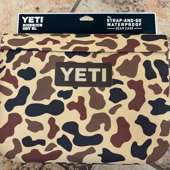 Lot of 2 YETI WETLANDS CAMO SIDEKICK 1L & 6L GEAR CASE COOLERS Camping School - Picture 2 of 3